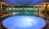 Wellness weekend in het Lotus Therme Hotel and Spa in Heviz, Hongarije - buitenbad van het vijfsterren hotel