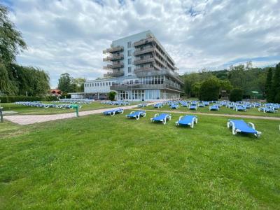 Hotel Világos Balatonvilágos - ✔️ Világos Hotel Balatonvilágos - バラトン島の格安ホテル